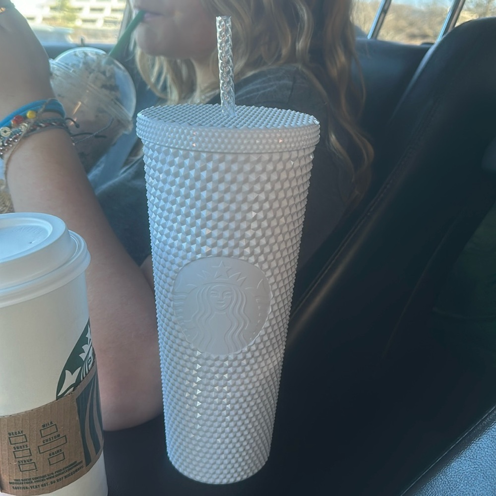 STARBUCKS WHITE VENTI STUDDED COLD CUPWITH CLEAR STAW NEW SPRING COLLECTION